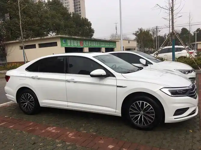 21款速腾极地白洗车后