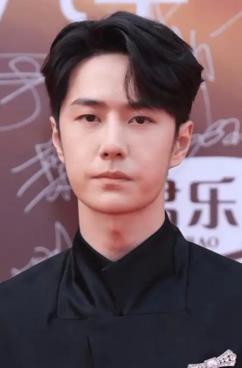 华表奖男星怼脸生图:遍地是普男,苏有朋韩庚发福,王一博脸肿_状态