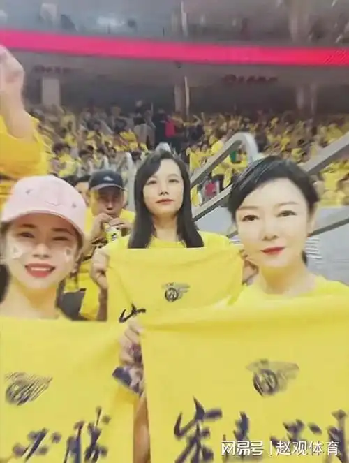 广东宏远家属团的力量! 胡明轩徐杰妈妈均到场加油 皮肤保养的真