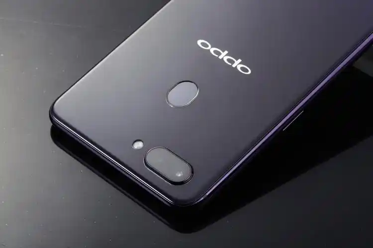 oppo r15星空紫—— 才华横溢的高颜值代表