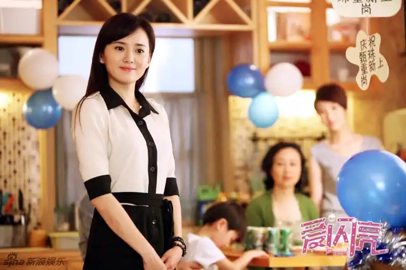 新浪娱乐讯 电视剧《爱闪亮》曝精彩高清图集,该剧由江铠同,范逸臣