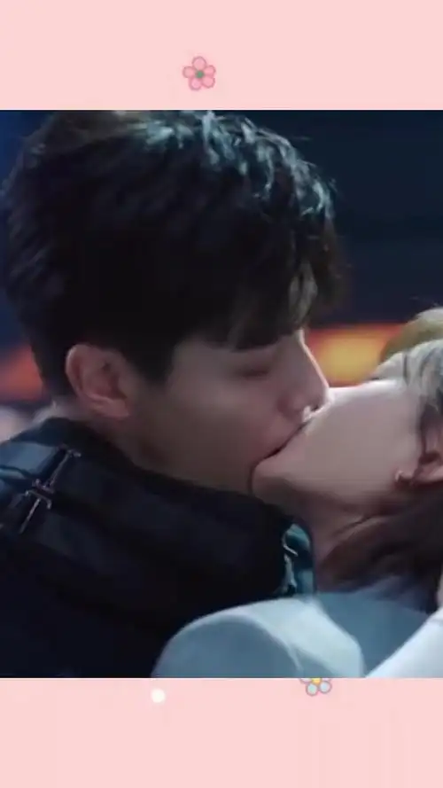 胡一天李一桐赛场吻戏 吴白艾情赛场初吻 胡一天好会亲一男的 吴白