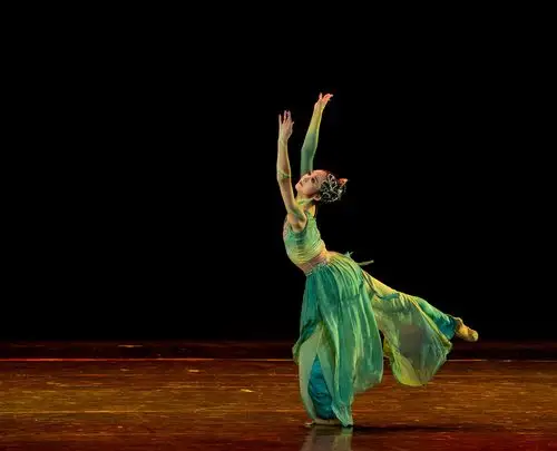 中国古典舞《窑变》舞者:向佳华