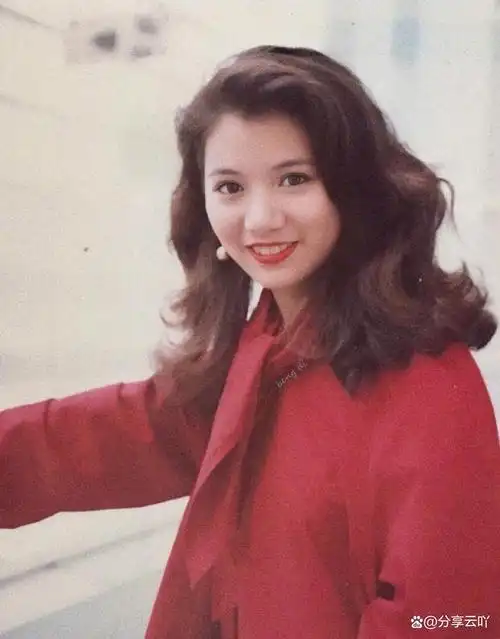 这四位女性明星是梅艳芳,袁咏仪,张曼玉和关之琳,她们的出现让人们的