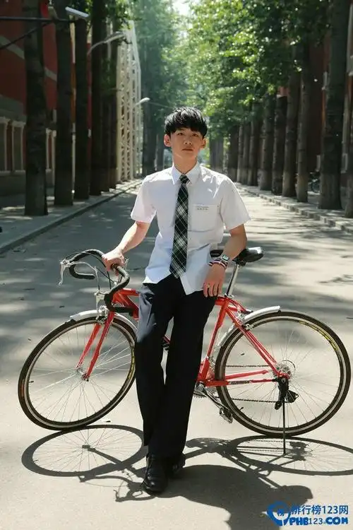 首都师范大学 白敬亭