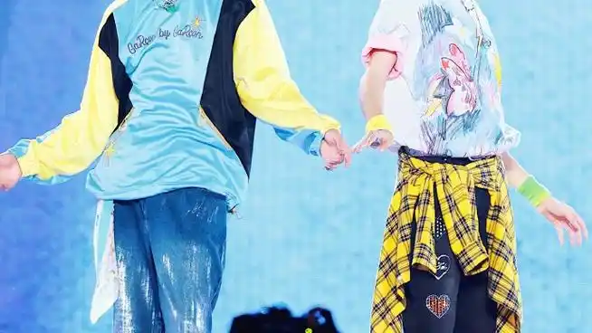 宋亚轩刘耀文牵手