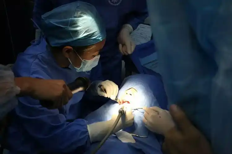 麦芽口腔联合奥齿泰 举办种植手术实操培训直播