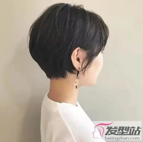 女生黑色短发不烫不染 清新自然女神气质十足