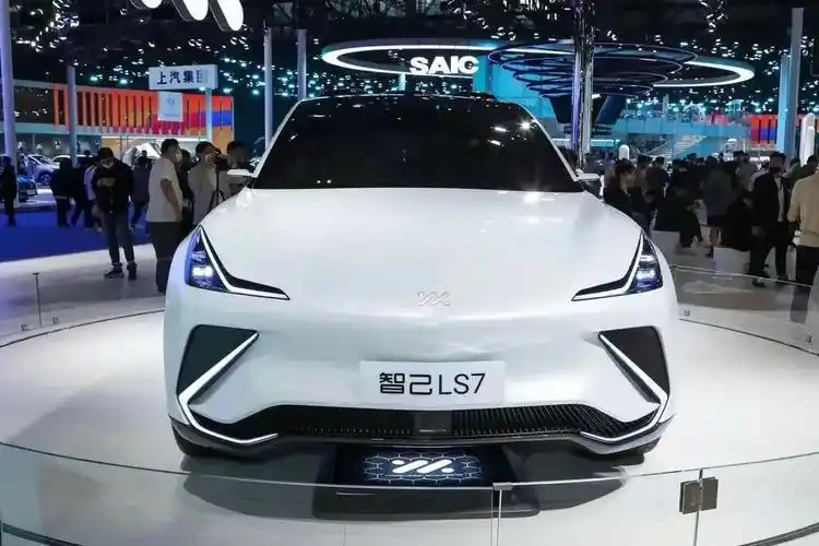 该车定位为中大型纯电动suv,是智己汽车旗下的第二款车型.