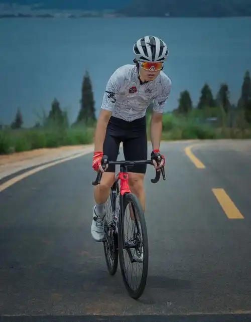 会拍照的男骑媛#公路自行车 #让骑行成为一种生活 #每一帧都 - 抖音