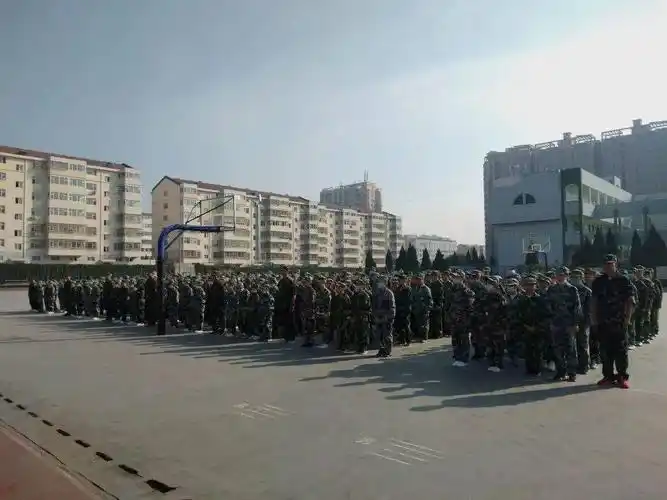 南村中学召开2020年秋季开学典礼暨初一年级队列队形训练动员大会