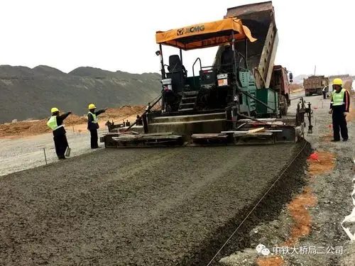 【动态】平潭金井湾大桥北岸路基水稳层顺利完成铺设