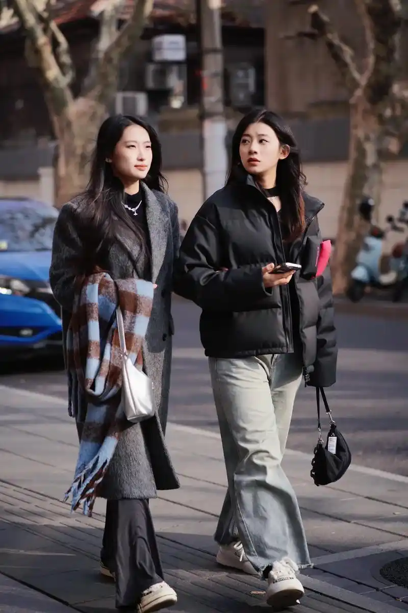 上海街拍 你更喜欢哪位穿搭.#ootd穿搭 #时尚穿搭 #冬 - 抖音