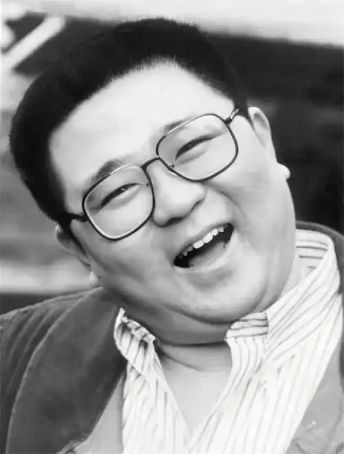 回顾著名演员梁冠华与妻子唐烨互相成就恩爱33年生活幸福甜蜜