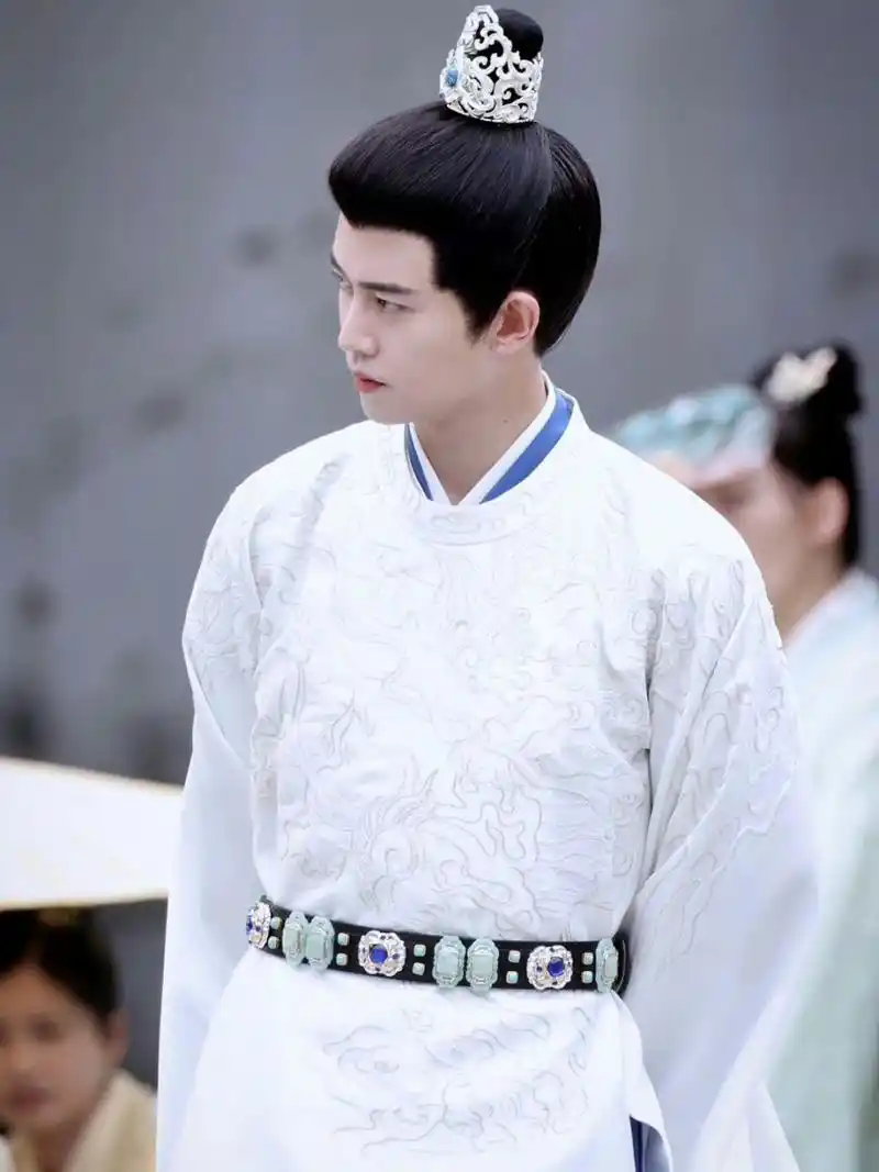 流水迢迢再引热议任嘉伦动作戏出彩与李兰迪同框太甜