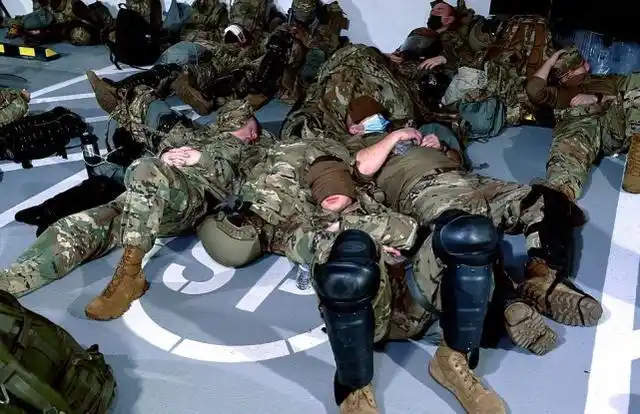 "工具人"?数千美军士兵被逐出国会大厦,寒风中露天睡觉引众怒