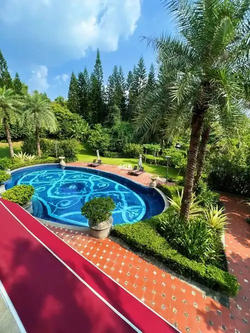 这里风景独好 这里别墅很大 花园更大高尔夫