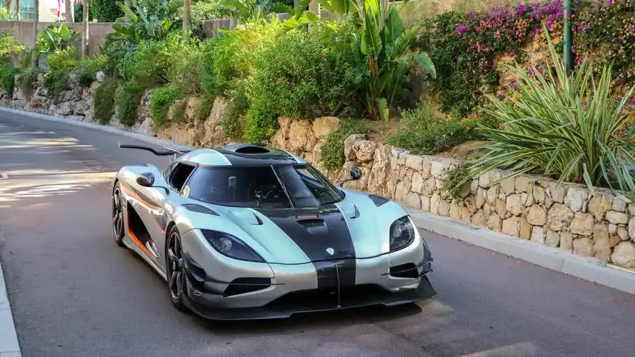 炫酷科尼塞克超跑图片电脑壁纸