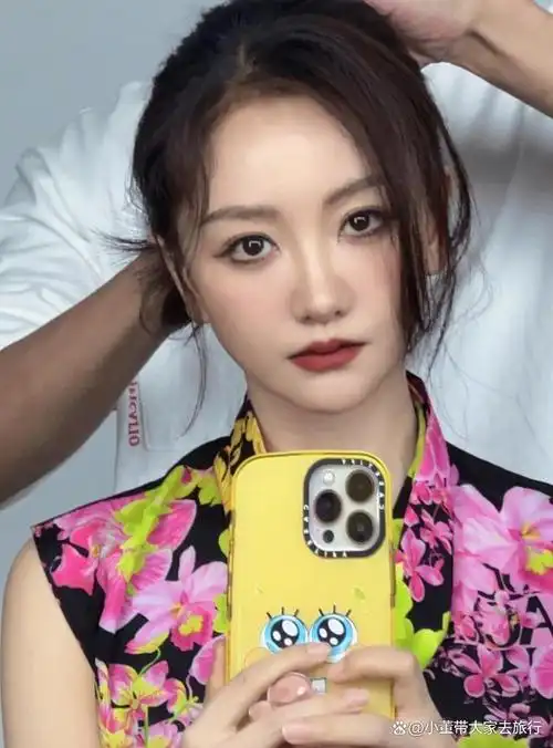 事实证明,杨蓉在"自毁"的路上,越走越远