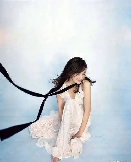 秦岚的脸真"奇怪"!像网红打完针没吸收,水肿的杀伤力太大了!