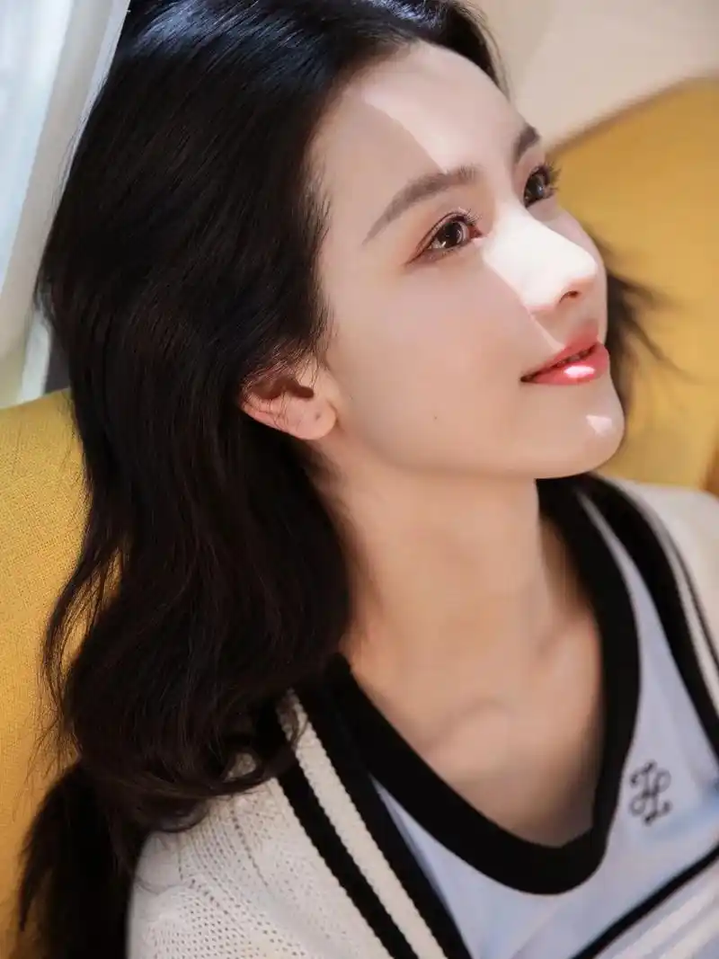 解锁嘟家秋日穿搭.#陈都灵 #清纯甜美 #可甜可酷可温柔 # - 抖音