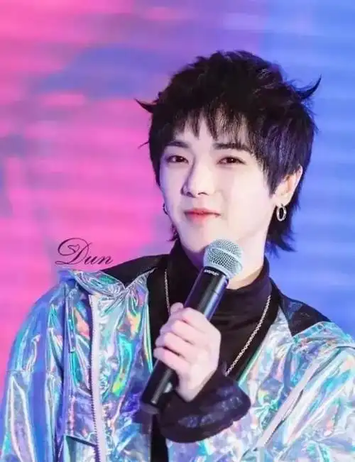 张碧晨闺女被偶遇,5岁就读国际学校,酷似爸爸华晨宇