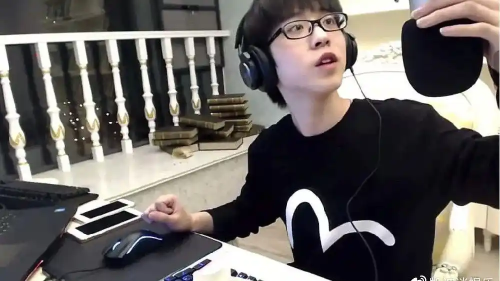 嗨氏直播道歉,希望张大仙能原谅,网友的提问却他羞愧难当