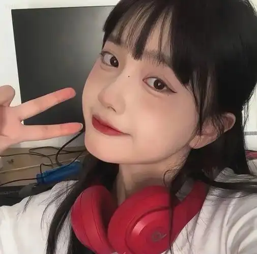 看海的人真的在看海吗今日份女生微信头像/ins潮图源自各处 侵权致歉.