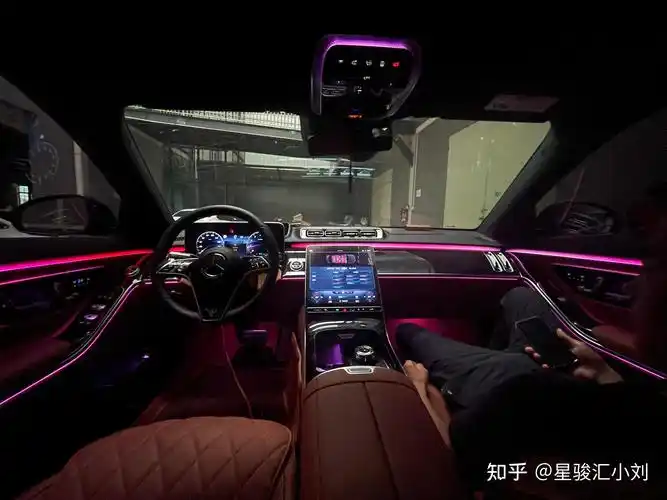 23款美规奔驰s500升级原厂主动式氛围灯提升车内氛围感