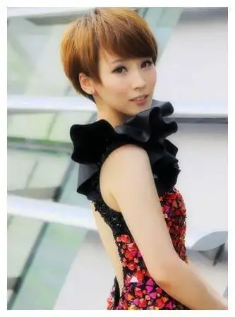 谢楠早年豪放性感照曝光估计吴京脸都要绿了