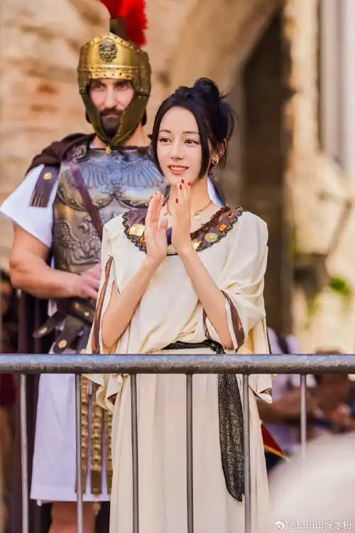 永远做自己 没有距离感#突然理解了热巴为什么会有采访粉#迪丽热巴