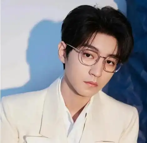 王俊凯梦想之路上的多面达人多才多艺的中国内地艺术明星