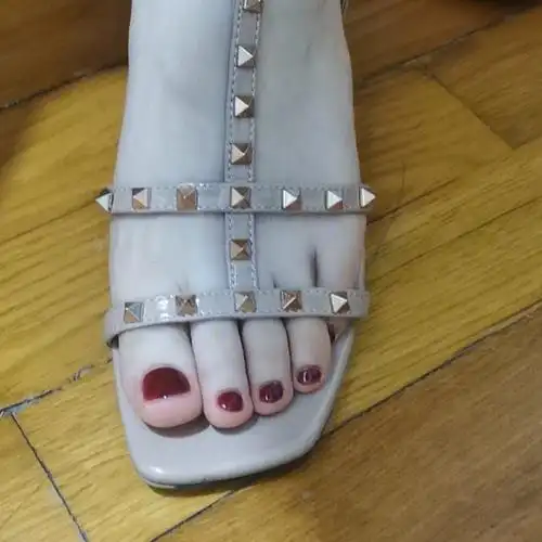 为什么那么多人不穿凉鞋,不露脚趾