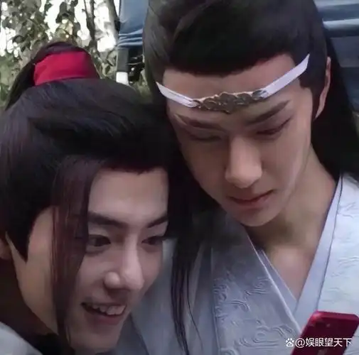 关晓彤白鹿发布新动态网友调侃你俩也磕肖战和王一博的糖