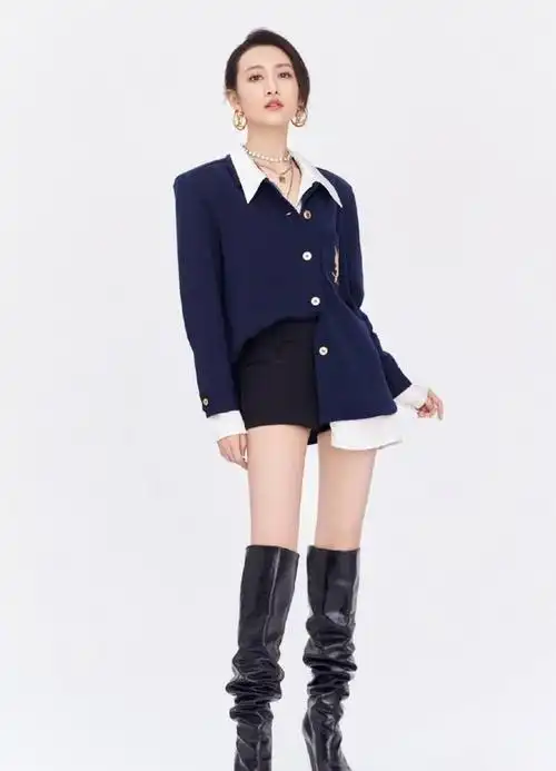 王鸥还敢再瘦吗过膝长靴穿成堆堆靴腿精形容的就是这样吧