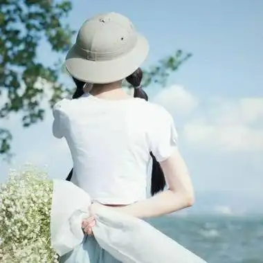 qq头像女生背影你会一眼中意的伤感女头