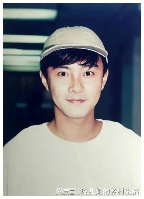 张卫健彩排出意外钢琴从半空坠落直接砸在身上本人回应无大碍