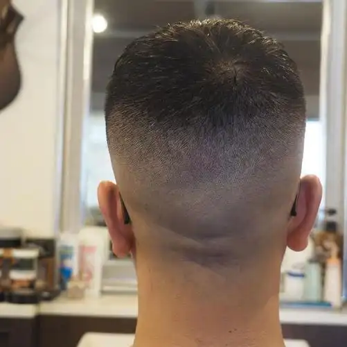 寸头 寸头,漏额,纹理烫,男士发型的三大流行趋势