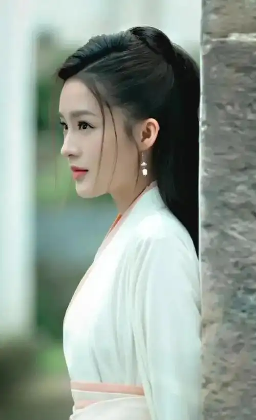 李沁唯美侧脸高清写真集有!_高清图集_新浪网