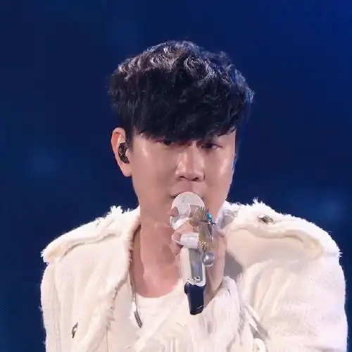 林俊杰超话「 江苏卫视跨年演唱会」林俊杰自修头像分享～抱图请礼貌