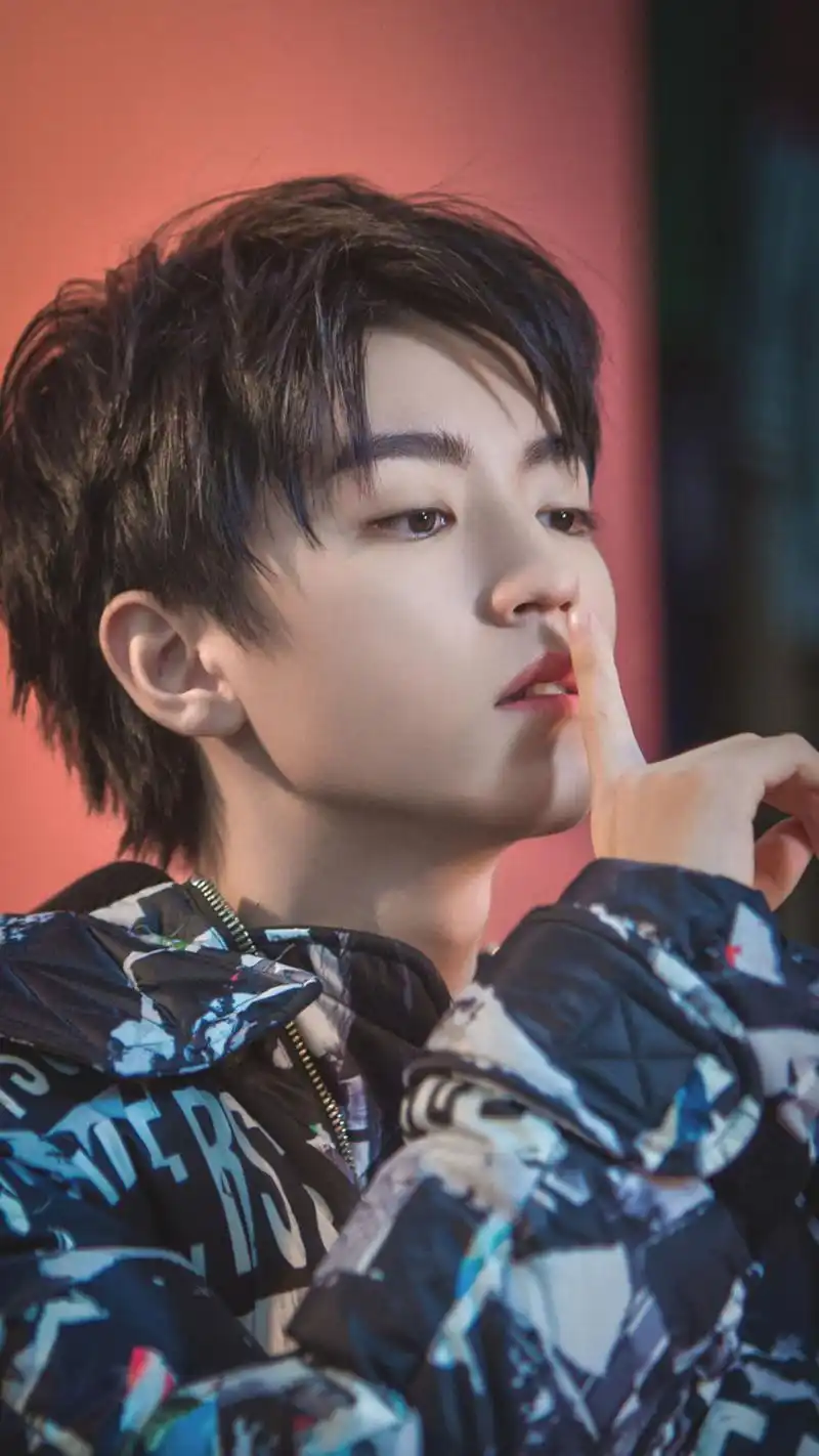 王俊凯帅气养眼高清图片手机壁纸