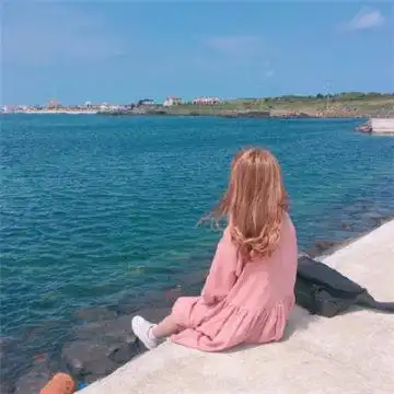 蓝色系一个人看海的背影头像图片 - 女生头像 - 潮人个性网