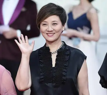 年过花甲的邓婕,离婚协议是她一生的痛,这是为什么呢?