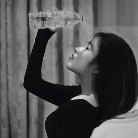 微信头像伤感孤独真人女 女生头像图片大全 -【爱个性】