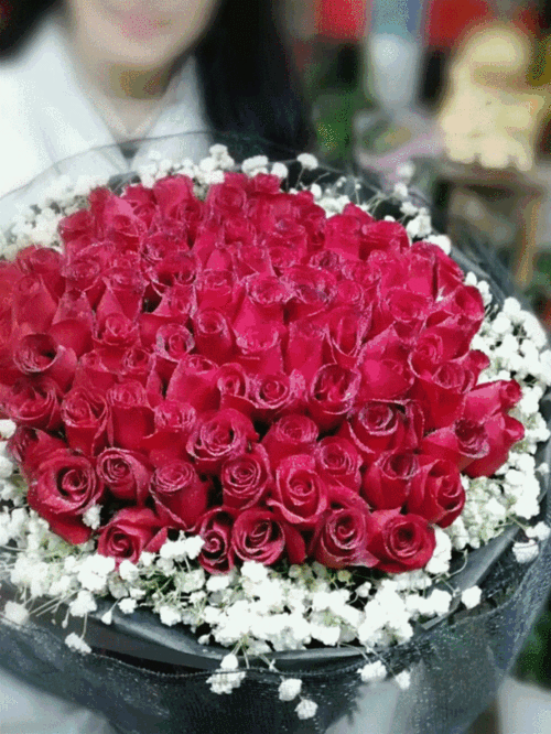 七夕很快就到了,很多男生都会给女朋友送一束花,在这里,予香花馆提醒