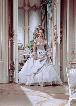 重温《茜茜公主》里的50套绝美裙子:别只看主角的蓬蓬裙了|礼服|蕾丝