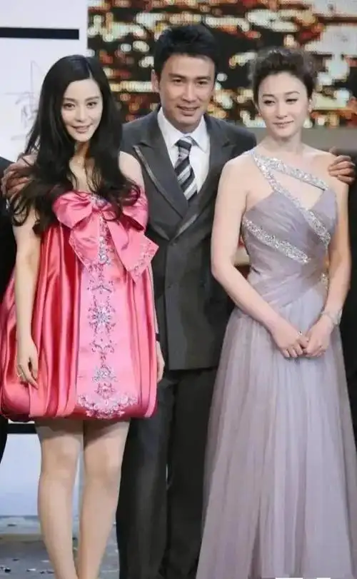 董洁又矮又瘦到底算不算顶级美人看看她和李小冉的合照就有答案