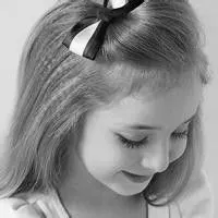 求一张欧美小孩侧脸头像