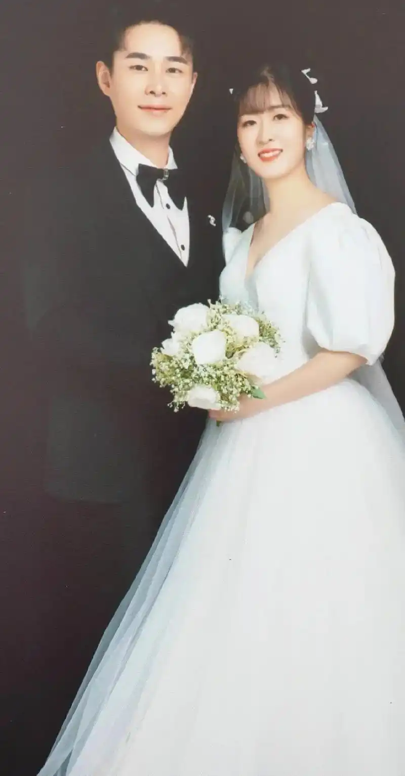 晒晒我宝贝女儿和女婿的婚纱照,女儿结婚时间定于2021年12 - 抖音