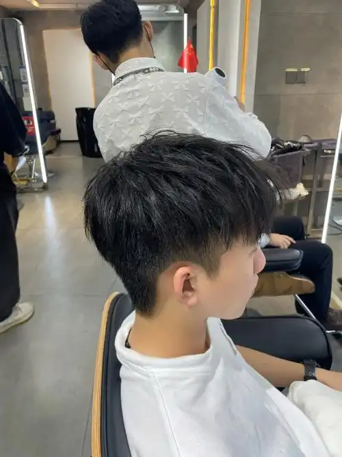 男生烫发  这款自然蓬松又有纹理感烫发 #摩根烫